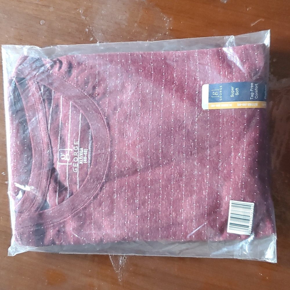 Super soft, tagless, XL- maroon T. NWT. A4. (Cvaluepk)